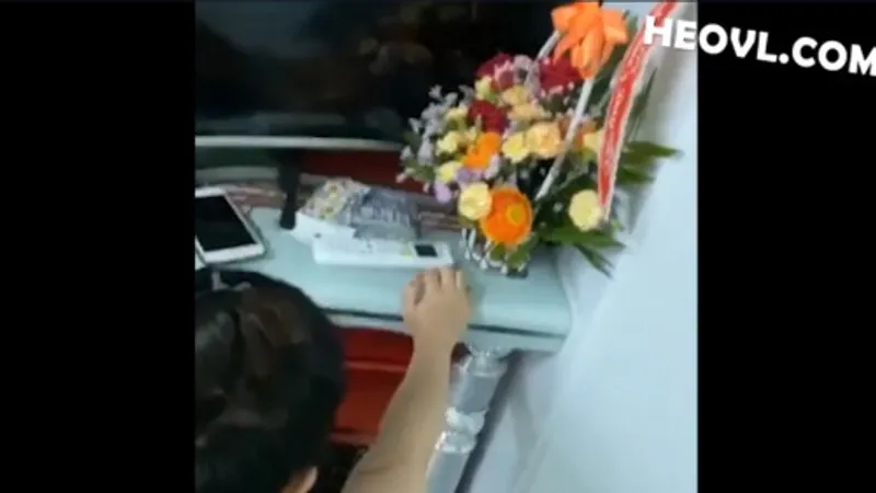 Không chịu đi tắm vì nứng lồn quá cần nắc luôn !