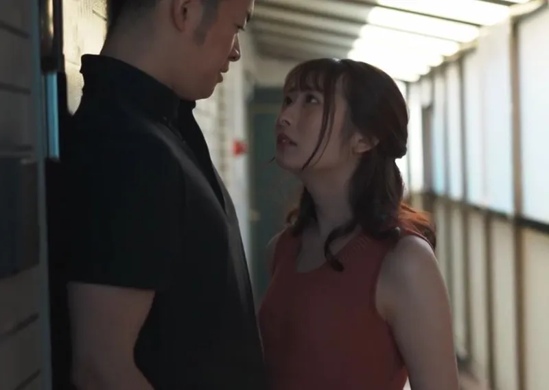 Người vợ mang thai, tôi bị cuốn hút bởi cô vợ nhà đối diện thường ở nhà một mình