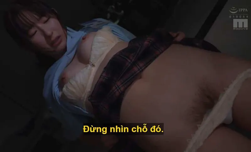 Sếp lớn âm mưu "đâm chọt" cô em dưới quyền kiêu căng lười nhác, suốt ngày bận rộn chat chit cùng trai.